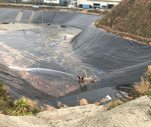 华容废水池清理